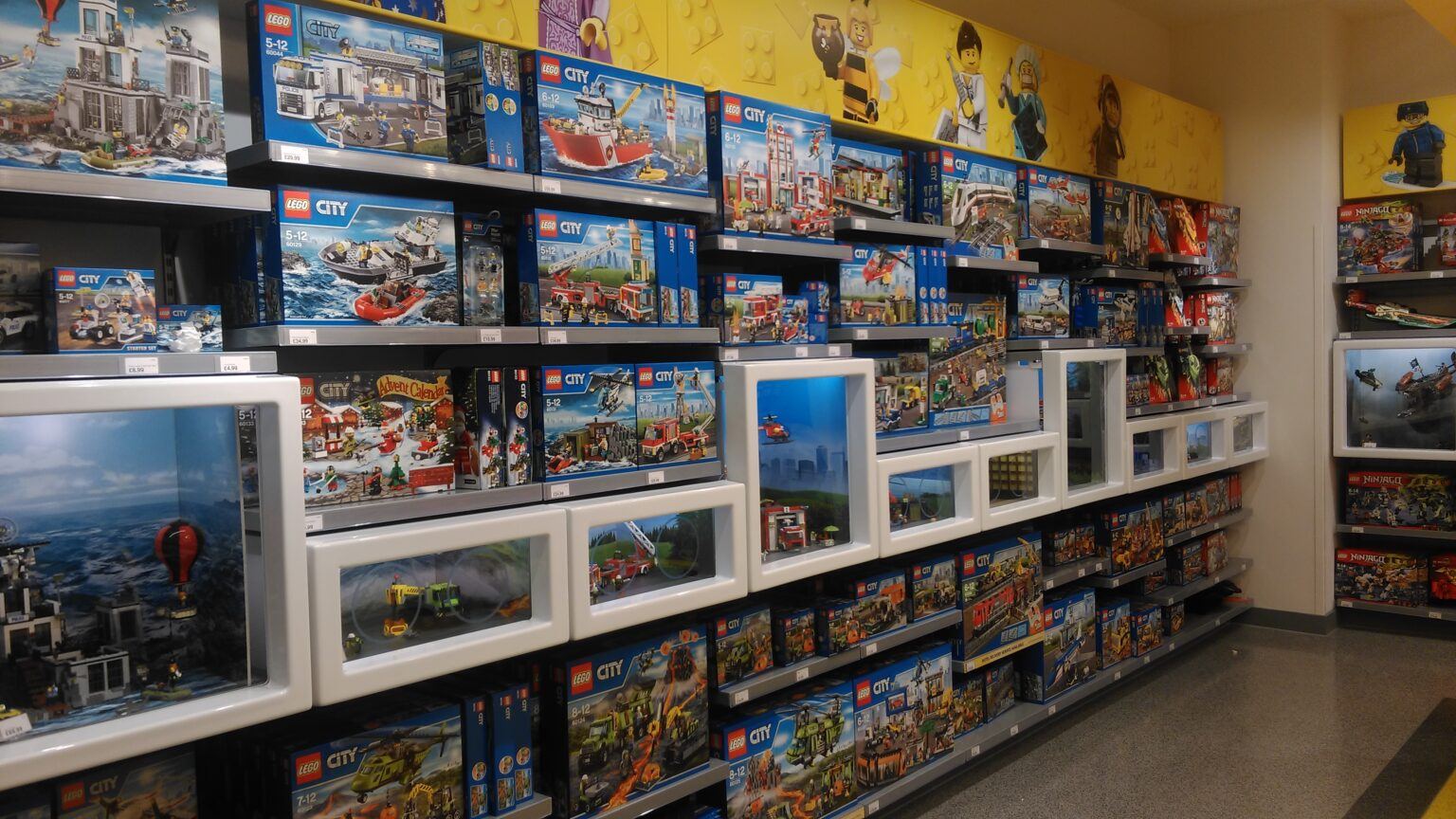 Collecting vintage toys—Lego Sets