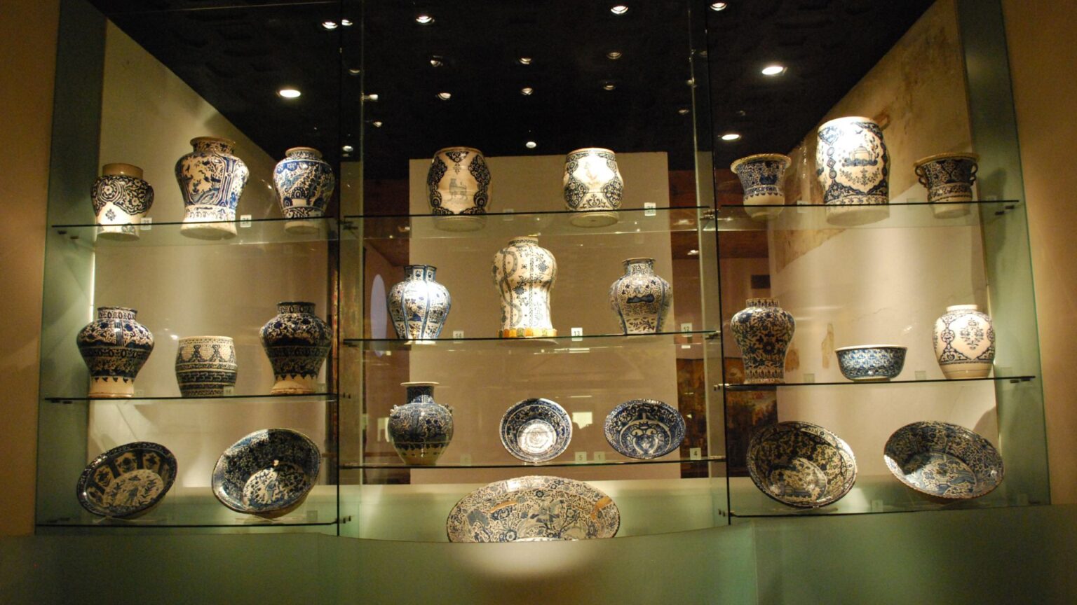 Shadowbox By AlejandroLinaresGarcia - Own work Heritage & Home Holiday Gifts