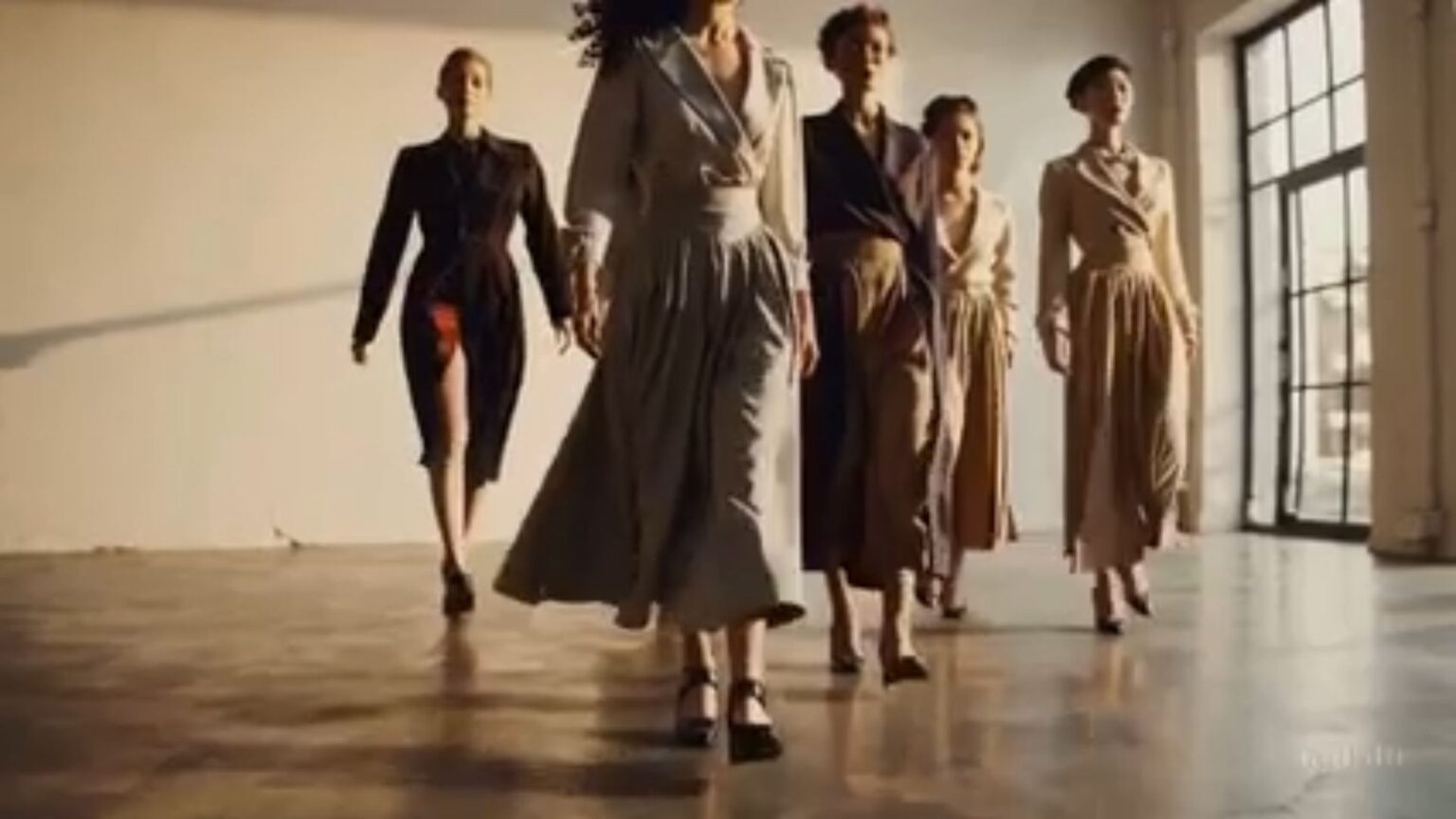 Five Beautiful Women's Vintage Fashion