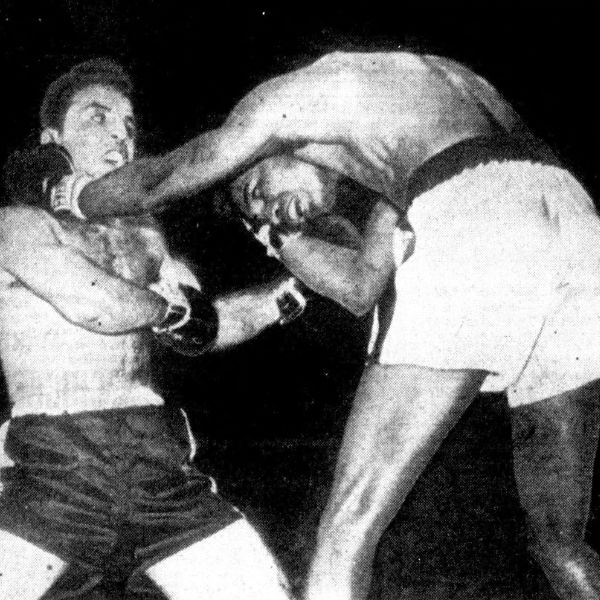 Sugar Ray Robinson and Jake LaMotta fighting in their 1951 middleweight championship bout