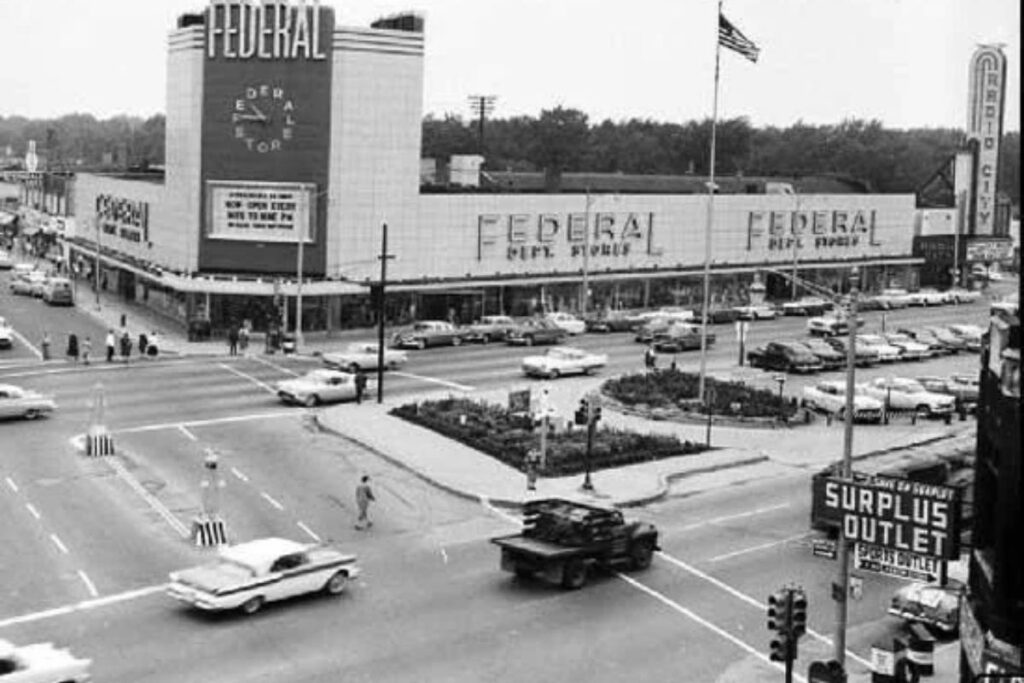 Historic photograph of a Federal's department store in Detroit, Michigan.