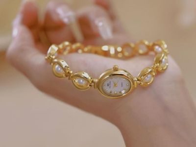 Gosasa Vintage Pearl Bracelet Watch for Women Elegant Small Oval Dial