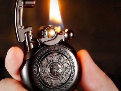 HIGH-QUALITYVintage Lighter is spring-loaded so you get a very positive, consistent spark each time you flip it open HIGH-QUALITY:Vintage Lighter is spring-loaded so you get a very positive, consistent spark each time you flip it open