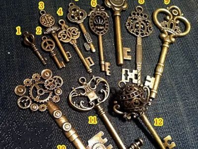 Vintage Skeleton Keys Charm Set Royal Key in Antique Bronze Pack of 12 Keys