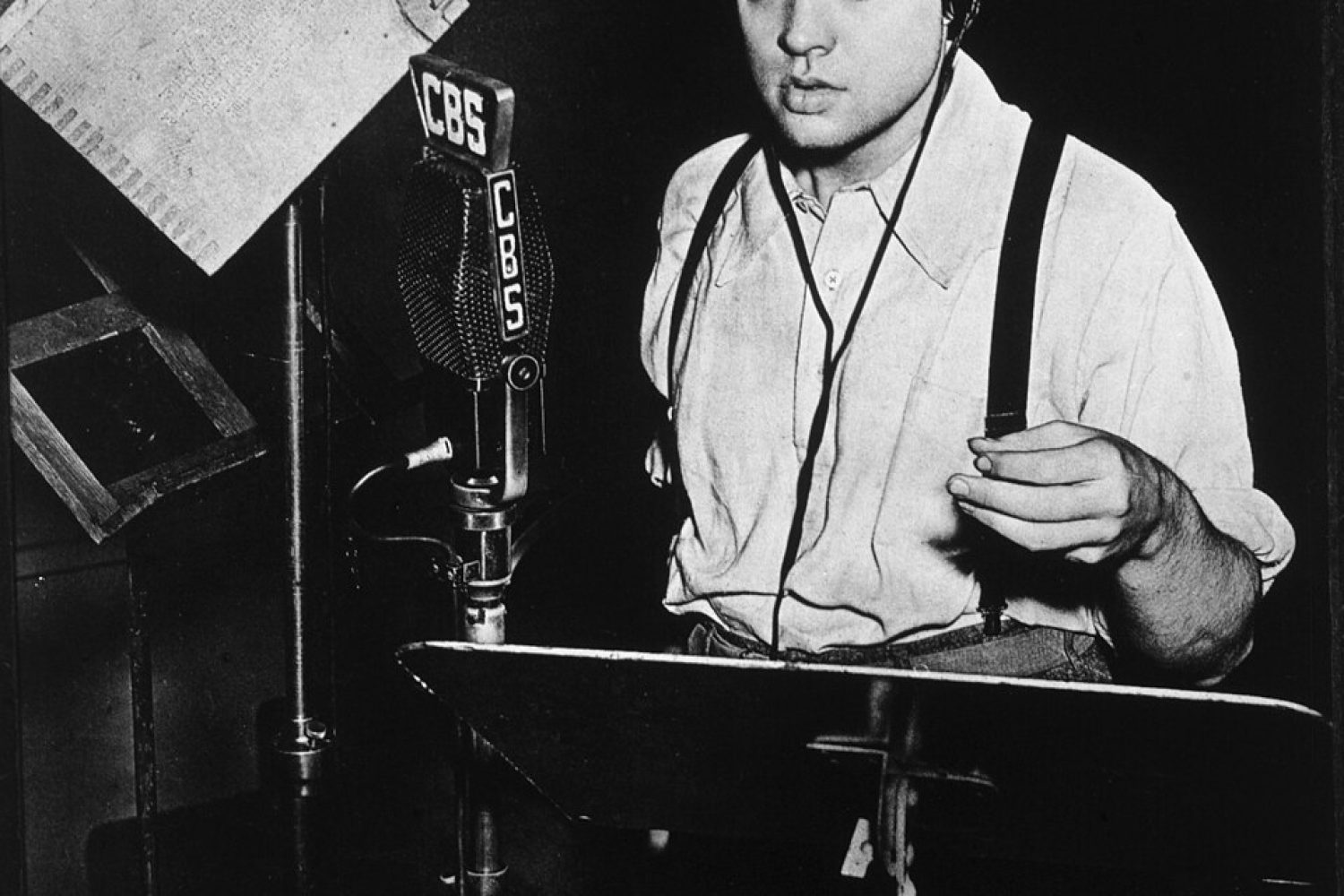 Orson Welles at a CBS microphone in 1938